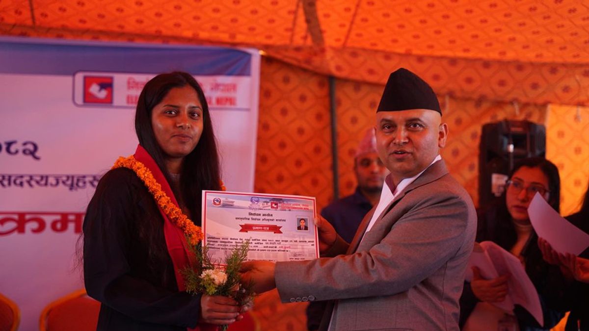 समानुपातिक सांसदले बुझे प्रमाणपत्र (तस्वीरहरू) – Online Khabar