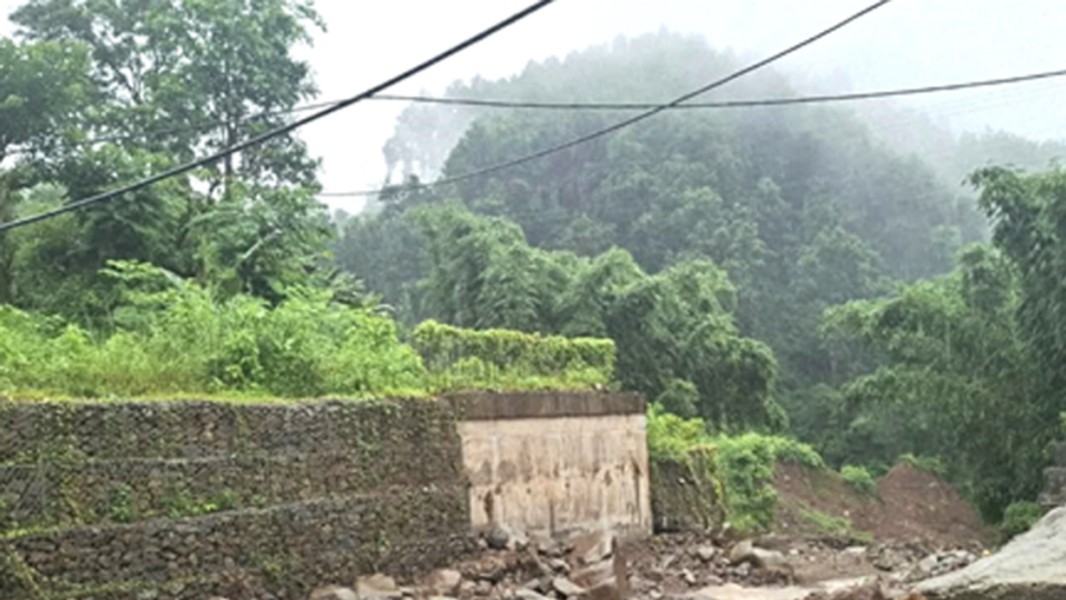 पटक-पटक म्याद थपिए पनि ७ वर्षसम्म बनेन लेदुव खोलामा पुल