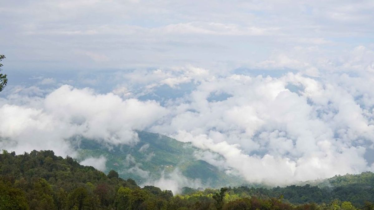 आज काठमाडौंसहित पूर्वी भागमा वर्षाको सम्भावना, पश्चिममा तातो लहर