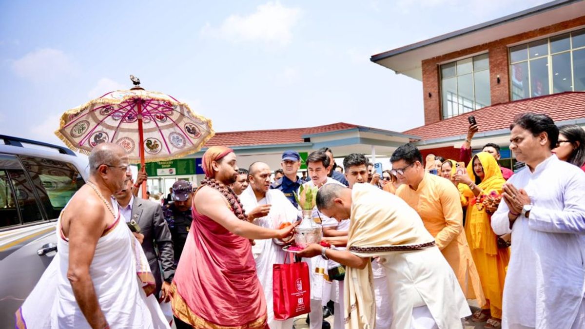 जगद्गुरु शंकराचार्यद्वारा चन्द्रागिरिस्थित भालेश्वर मन्दिरमा पूजा अर्चना